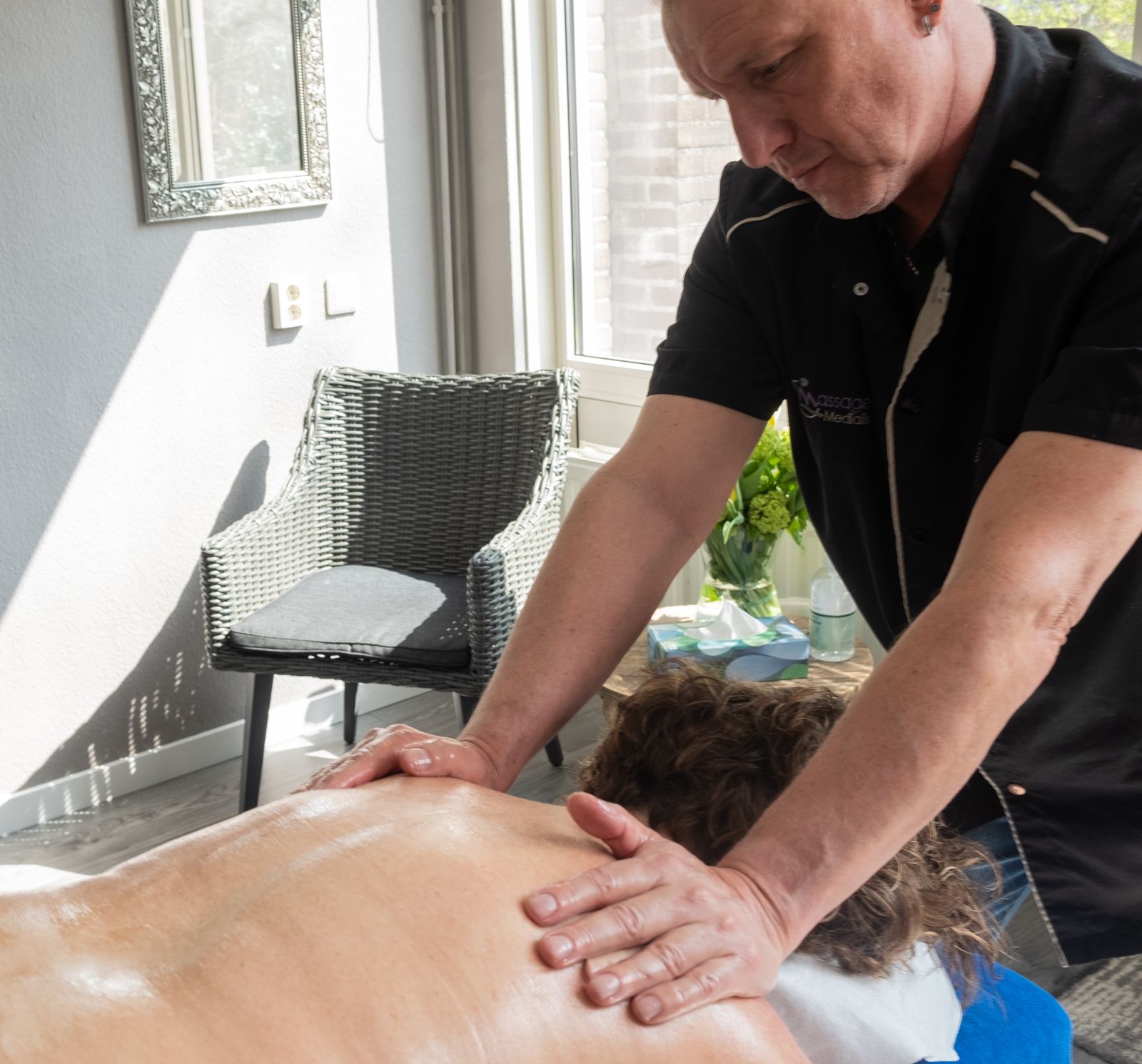 Zachte, ritmische handgrepen bij manuele lymfedrainage